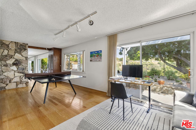 2252 Gloaming Way, Beverly Hills CA: https://media.crmls.org/mediaz/fc9995bb-ae58-4cee-be3a-fb30ba318fca.jpg