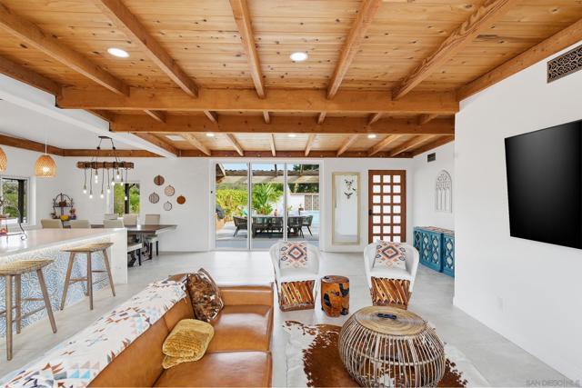 1047 Highland Dr, Del Mar CA: https://media.crmls.org/mediaz/fc99cb7b-a8fd-4076-9256-01e7645d6567.jpg