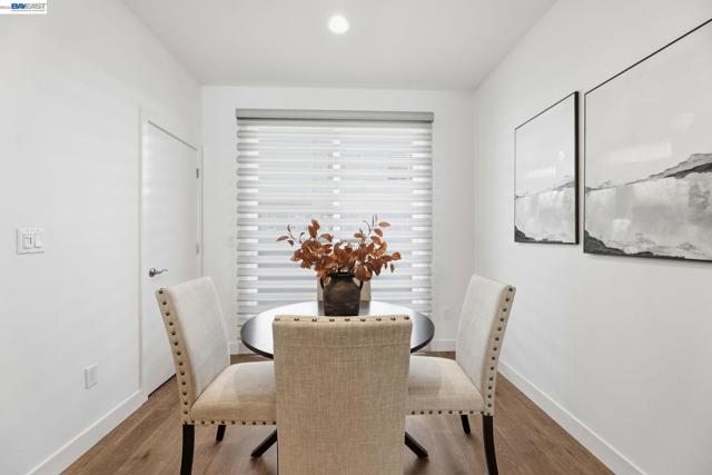 931 Edy Ln, Oakland CA: https://media.crmls.org/mediaz/fc99f5c4-2da4-4041-96db-c24f8259561a.jpg