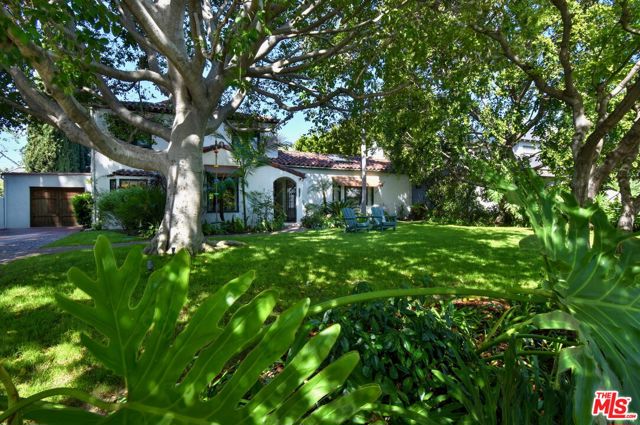 4277 Beck Avenue, Studio City CA: https://media.crmls.org/mediaz/fc99f6f6-acec-4fb5-b311-22f67e156505.jpg