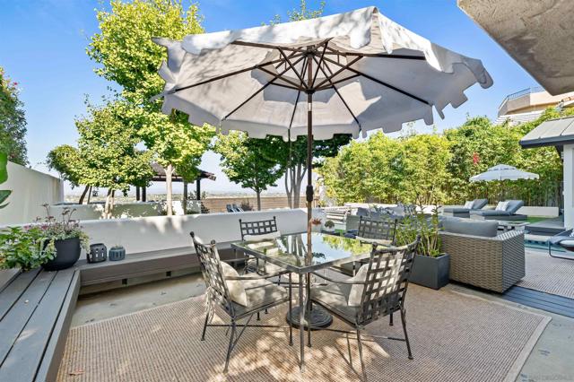 5259 Pacifica Dr, San Diego CA: https://media.crmls.org/mediaz/fc9a7d39-3378-4041-bf52-348290da3f80.jpg