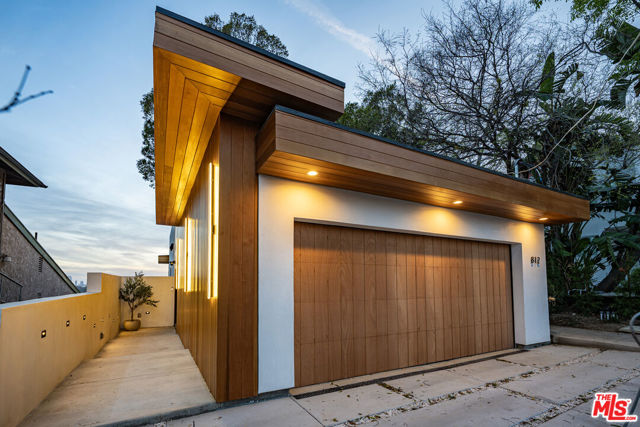 812 W Avenue 37, Los Angeles CA: https://media.crmls.org/mediaz/fc9b4cd8-daf8-40c9-bdbd-321cbdeaf5a0.jpg