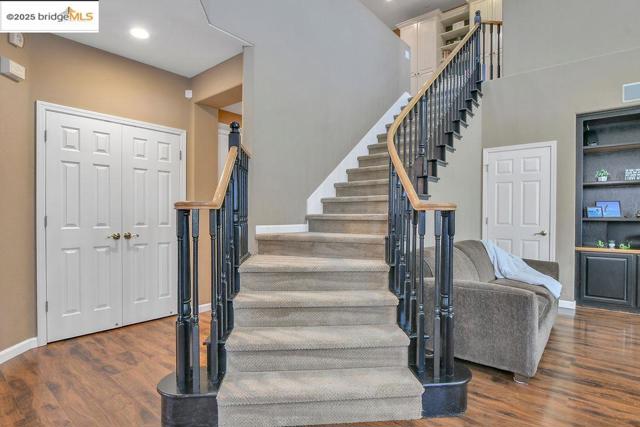 596 Toscanna Court, Brentwood CA: https://media.crmls.org/mediaz/fc9b9bc3-1db6-4189-8e10-58c2a88e9c2d.jpg