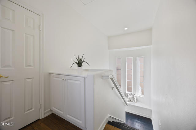 827 W Heritage Oak Court, Altadena CA: https://media.crmls.org/mediaz/fc9c24fd-d77c-422b-bd2a-67a9a3a222d8.jpg