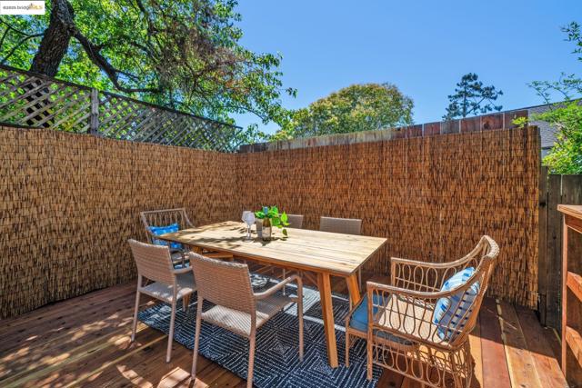 515 Mount St, Richmond CA: https://media.crmls.org/mediaz/fc9c9f92-18e0-4dbf-94fc-faa951d0c76c.jpg
