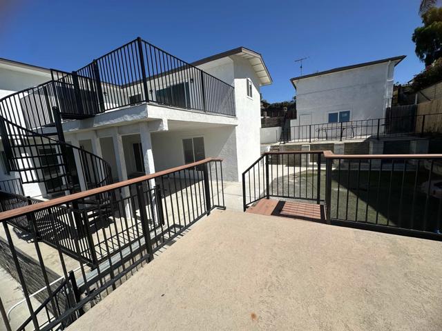 3007 Shelby Dr, National City CA: https://media.crmls.org/mediaz/fc9cac24-54ea-475d-85ad-58cf99037b1a.jpg