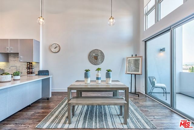 1168 S Barrington Avenue, Los Angeles CA: https://media.crmls.org/mediaz/fc9cd80c-6d20-4598-a70f-f07497082006.jpg