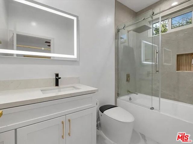7939 W 80th Street, Playa del Rey CA: https://media.crmls.org/mediaz/fc9d674a-e8b0-4568-b7a9-fbfea2fcb060.jpg