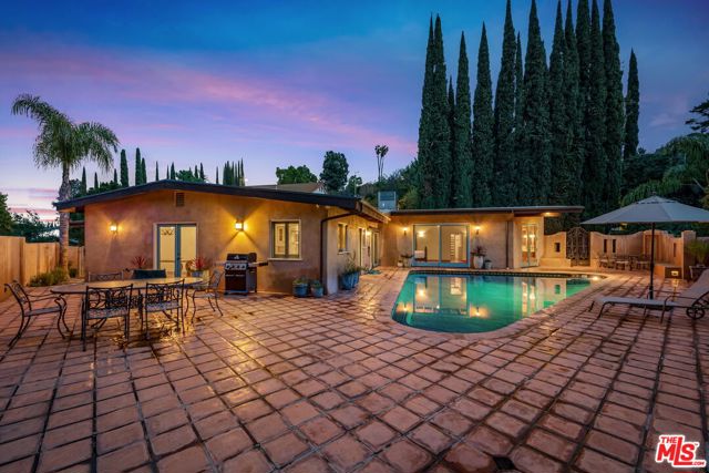 16141 Bayberry Place, Sherman Oaks CA: https://media.crmls.org/mediaz/fc9d8539-c3fb-43ba-b1e9-8e7749583241.jpg