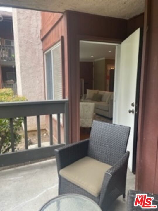 4845 Maytime Lane, Culver City CA: https://media.crmls.org/mediaz/fc9d8818-a59f-46fa-b55f-87e956264d85.jpg