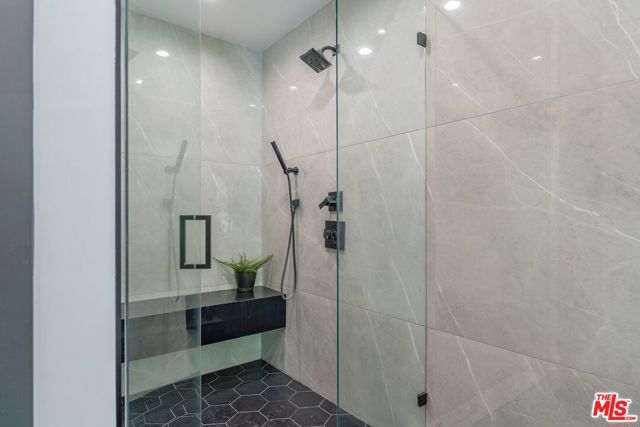 5522 Buffalo Avenue, Sherman Oaks CA: https://media.crmls.org/mediaz/fc9da92d-d6f0-4b1c-be5f-0fcd221033ef.jpg