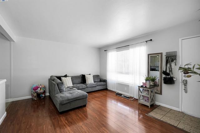 21926 Victory Dr, Hayward CA: https://media.crmls.org/mediaz/fc9dcc48-91e9-409b-8e0a-5824693566ce.jpg
