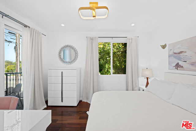 10623 W Olympic Boulevard, Los Angeles CA: https://media.crmls.org/mediaz/fc9df5bf-b7f3-4fa0-8425-5112979999aa.jpg