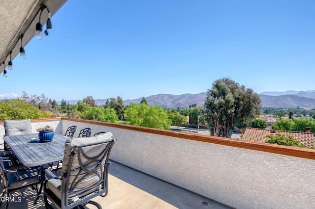 2207 Terra Bella Lane, Camarillo CA: https://media.crmls.org/mediaz/fc9e0b8a-819c-496a-99b9-09e601d96f77.jpg