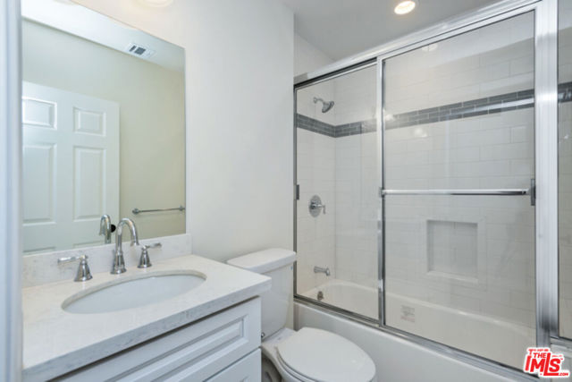 1288 N HILL Avenue, Pasadena CA: https://media.crmls.org/mediaz/fc9e41b6-53b8-47b6-a006-1193643ced3e.jpg