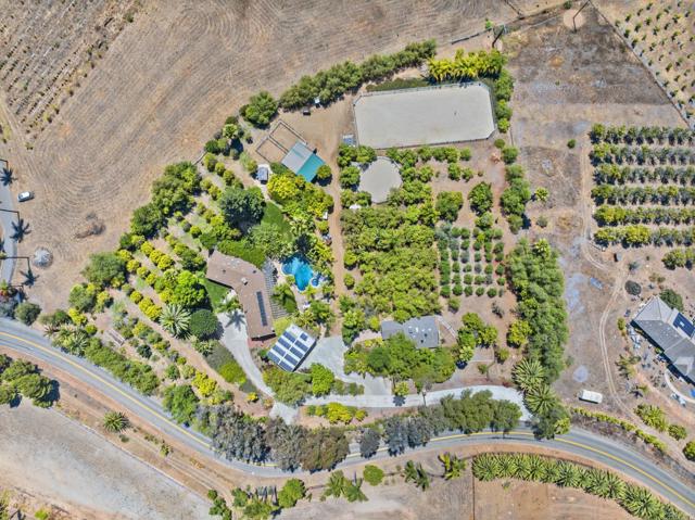 31619 21 Via Puerta Del Sol, Bonsall CA: https://media.crmls.org/mediaz/fc9e7a94-d9f4-4790-bb1b-482cf815b333.jpg