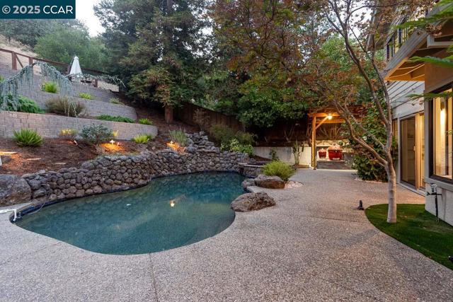 311 Valley High Dr, Pleasant Hill CA: https://media.crmls.org/mediaz/fc9e8be0-ffd8-4ef5-89e2-63162ca066ce.jpg