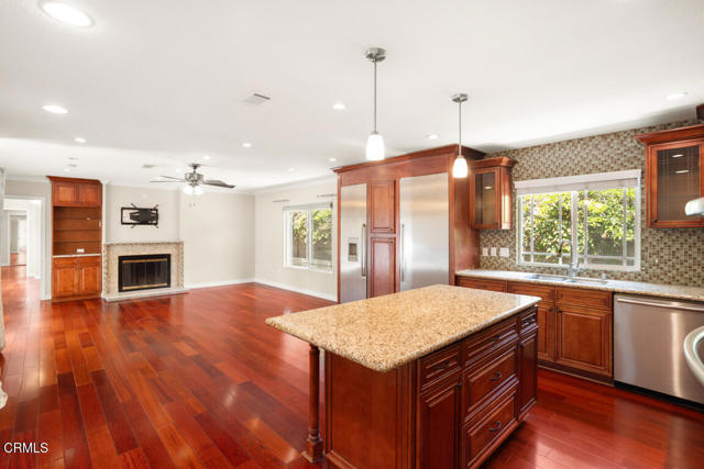 4841 Crown Avenue, La Canada Flintridge CA: https://media.crmls.org/mediaz/fc9f3624-9233-49dc-9ad1-eb81f77906c3.jpg