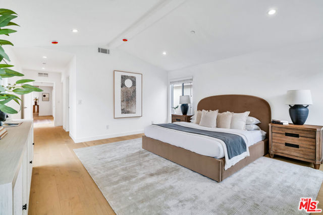 7832 Croydon Avenue, Los Angeles CA: https://media.crmls.org/mediaz/fc9f6cc8-cffb-4e1b-8f0f-479d32756af7.jpg
