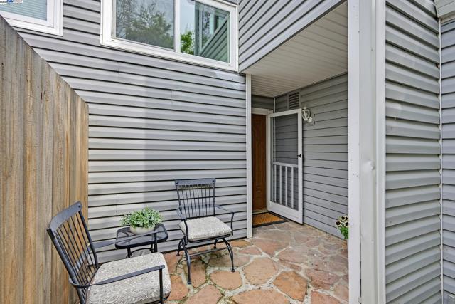 992 Del Norte Dr, Livermore CA: https://media.crmls.org/mediaz/fc9fcd92-da35-478b-abe7-d8885199c452.jpg
