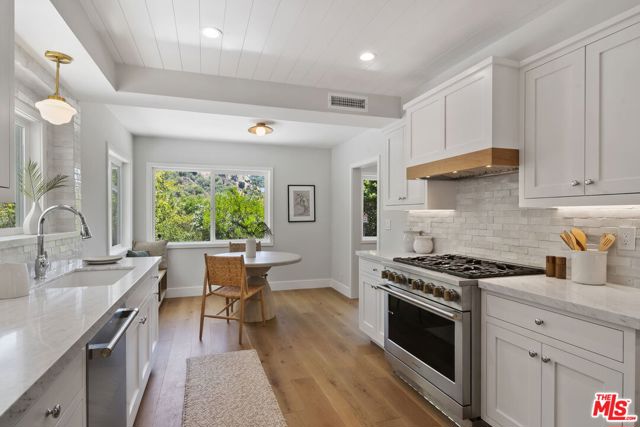 4031 Deerhorn Drive, Sherman Oaks CA: https://media.crmls.org/mediaz/fca0ab7b-dd36-4352-93c2-84fb74c39e05.jpg