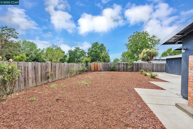259 Los Altos Pl, American Canyon CA: https://media.crmls.org/mediaz/fca0fe35-4b12-4ad4-8ce8-87f0d2fd4758.jpg