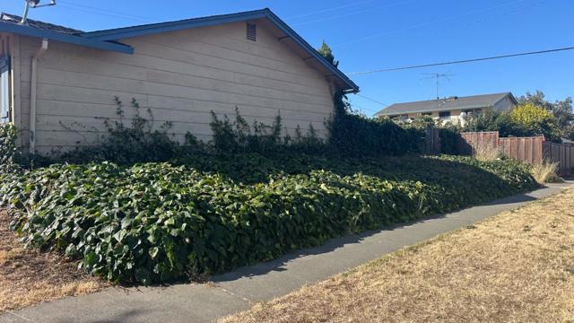 2085 Ashwood Lane, San Jose CA: https://media.crmls.org/mediaz/fca1cf1b-8704-4ad2-ad19-66df2b4daa33.jpg