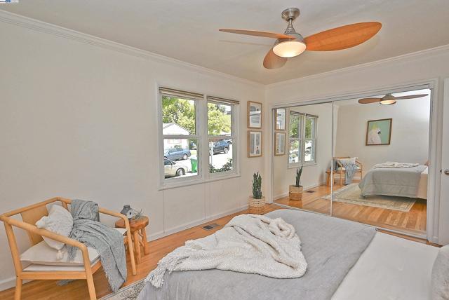 Image 21 of 36 For 2044 Strang Ave