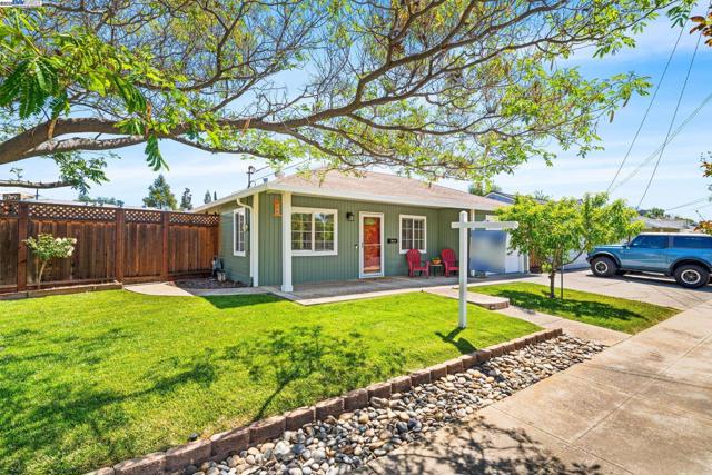 692 Adelle St, Livermore CA: https://media.crmls.org/mediaz/fca23487-9361-4701-be97-9400376e9bb5.jpg