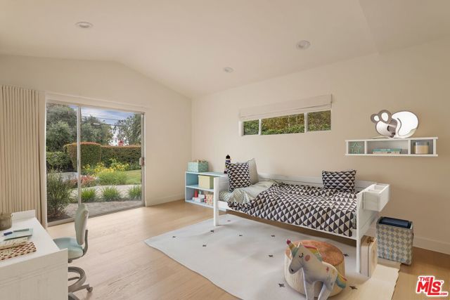 650 N Tigertail Road, Los Angeles CA: https://media.crmls.org/mediaz/fca27e86-ca39-483d-9d49-4428b48bd113.jpg