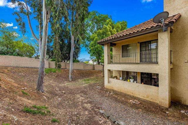 1146 Grape St, San Marcos CA: https://media.crmls.org/mediaz/fca2e62f-7672-479c-936b-8114931830a8.jpg