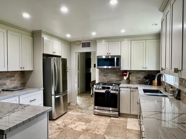 76850 Sandpiper Drive, Indian Wells CA: https://media.crmls.org/mediaz/fca39801-b5f9-4e1d-9579-71e8508310f2.jpg