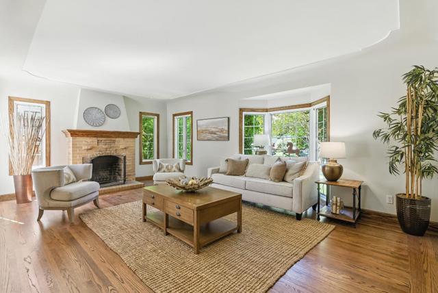 158 Oakdale Street, Redwood City CA: https://media.crmls.org/mediaz/fca3d107-3139-448a-934e-c519e375632d.jpg