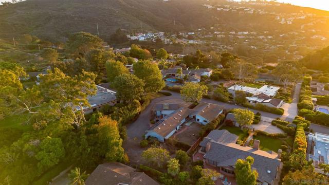 7835 La Jolla Vista Drive, La Jolla CA: https://media.crmls.org/mediaz/fca41be7-e906-41ef-b070-77144af1590f.jpg