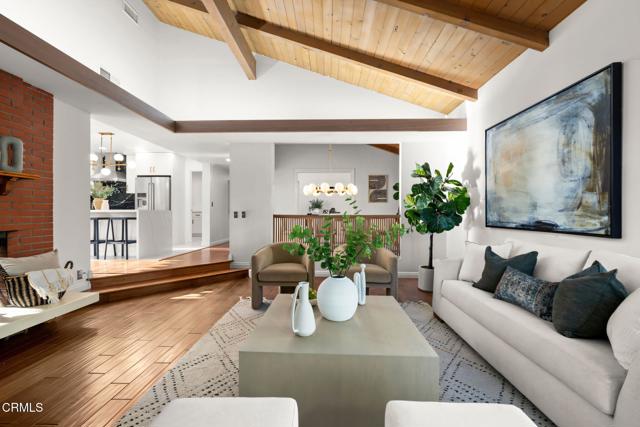 9545 Creemore Place, Tujunga CA: https://media.crmls.org/mediaz/fca5a220-ef6e-4c12-b224-d0203724c1a4.jpg