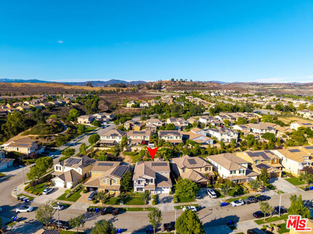 22499 Leaf Spring Court, Santa Clarita CA: https://media.crmls.org/mediaz/fca65c32-3869-4e34-9e3d-bedeadfc63ee.jpg