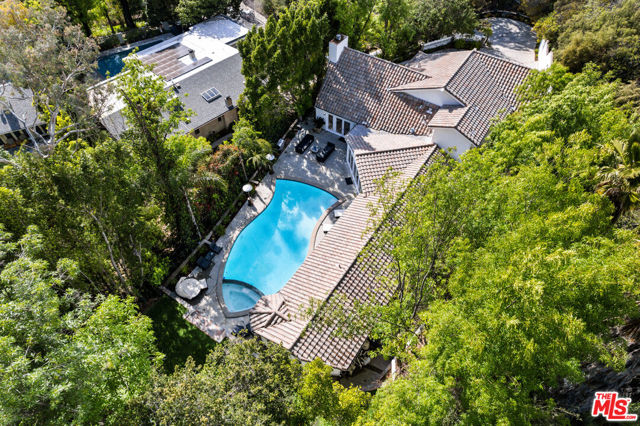 16221 Elisa Place, Encino CA: https://media.crmls.org/mediaz/fca66ba7-00b1-4e6d-8a38-e221c17c80d2.jpg