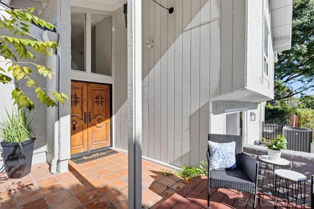 2003 Caminito Circulo Norte, La Jolla CA: https://media.crmls.org/mediaz/fca6934b-db23-4a58-afdd-3258591b2b6a.jpg