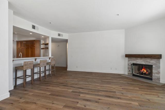 5895 FRIARS RD, San Diego CA: https://media.crmls.org/mediaz/fca6ce02-3992-489f-9587-823f017a0bdb.jpg