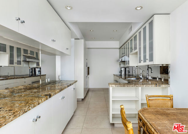 Image 14 of 22 For 9255 Doheny Road 1101