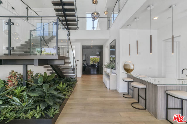 20472 W Windsor Lane, Porter Ranch CA: https://media.crmls.org/mediaz/fca76d32-a194-4d43-9055-e7df3c07969d.jpg