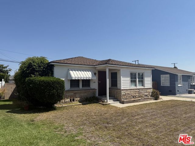 1715 E Silva Street, Long Beach CA: https://media.crmls.org/mediaz/fca79dd3-41b2-42ae-9da1-8edbf276c63b.jpg