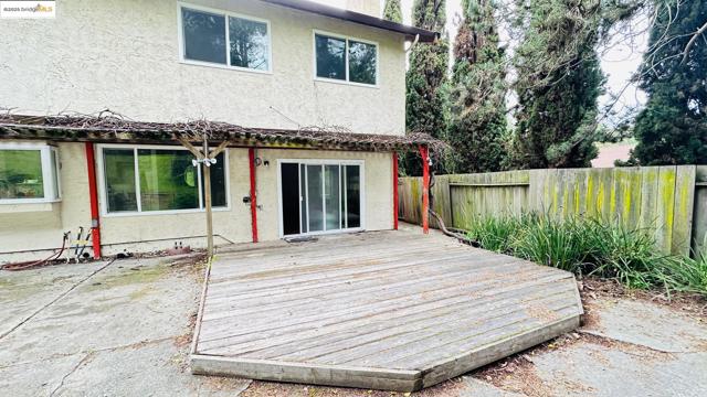 3593 Morningside Dr, Richmond CA: https://media.crmls.org/mediaz/fca7b1b2-b17d-4e90-a8d1-cd464529500a.jpg