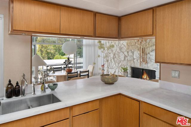 11513 Dona Cecilia Drive, Studio City CA: https://media.crmls.org/mediaz/fca7c061-772a-436e-aca0-70445365b255.jpg