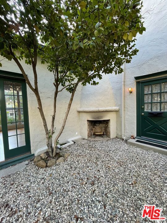 3116 Lake Hollywood Drive, Los Angeles CA: https://media.crmls.org/mediaz/fca7e77a-664b-4642-905f-75be64ca56d7.jpg