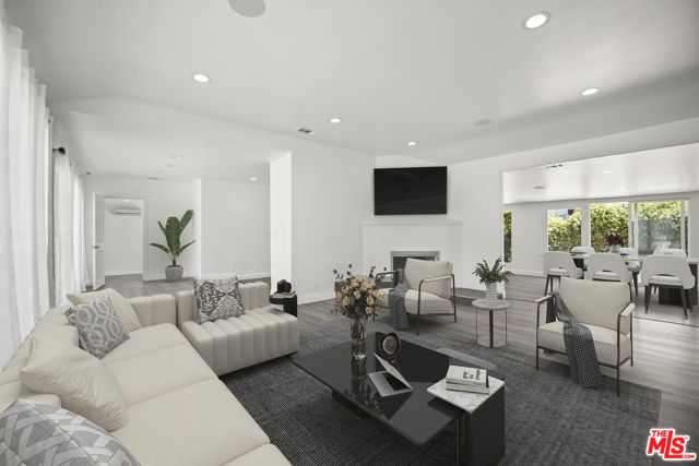 23046 Leonora Drive, Woodland Hills CA: https://media.crmls.org/mediaz/fca7ea8c-fb11-40c3-afef-572dd0b13a1f.jpg