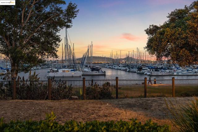 63 Lakeshore Ct, Richmond CA: https://media.crmls.org/mediaz/fca8404c-29de-46d5-8535-a9dba27cb762.jpg