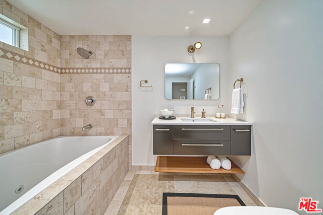 1641 Tower Grove Drive, Beverly Hills CA: https://media.crmls.org/mediaz/fca846f6-0dd0-4b7f-8a1d-fbaee71cd3d0.jpg