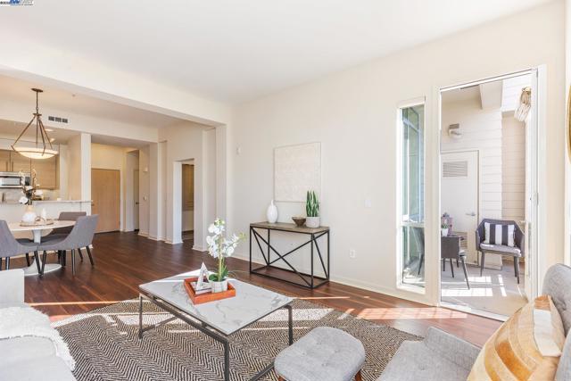 1655 N California Blvd, Walnut Creek CA: https://media.crmls.org/mediaz/fca8b860-8502-4c64-8b72-1aa19ad0561a.jpg