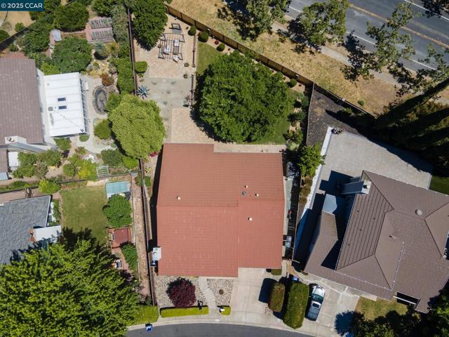 4672 N Larwin Ave, Concord CA: https://media.crmls.org/mediaz/fca8fa38-ed6d-4f94-89b6-77716c424269.jpg